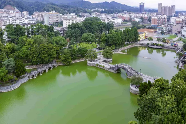 Mingyue Mountain Tianmu Hot Spring Resort