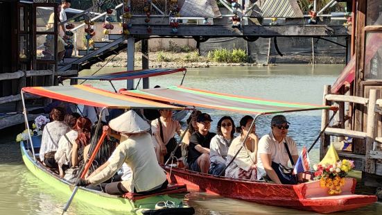 The Floating Market is an awes