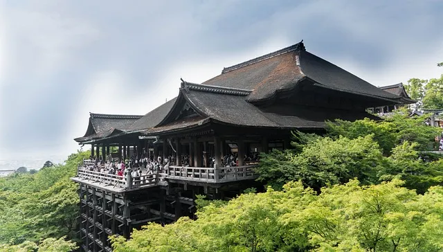 kyoto temple - Visitors at a temple in Kyoto