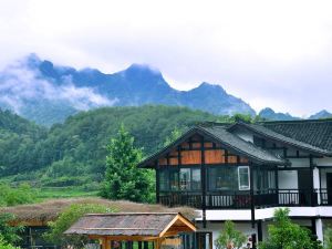 Sun Valley Expert Building