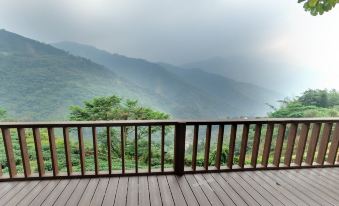 Alishan Amphitheon B & B