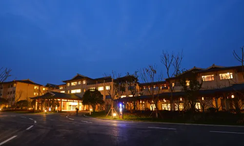 Swan Lake Resort Hot Spring Jiangba