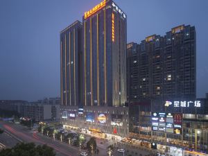 Vienna International Hotel (Zhaoqing Center Lake-view)