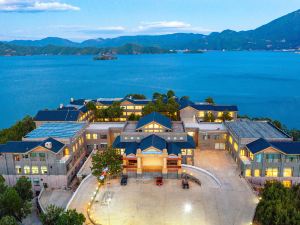 Silver Lake Island Hotel At Lugu Lake, Yunnan