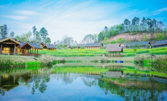 Huanglongxi Happy Pastoral Wild Fun Hotel