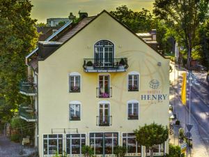 Hotel Henry