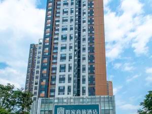 Home Inn Plus (Kunming Tongde Square Wanhong Road)