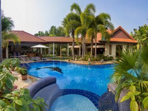 Relaxing Palm Pool Villa and Tropical Garden