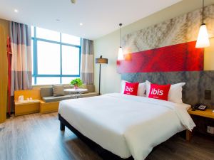 Ibis Hotel (Ankang Government Central Hospital)