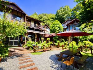 Shiwai Taoyuan B&B