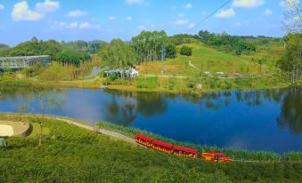 Huanglongxi Happy Pastoral Wild Fun Hotel