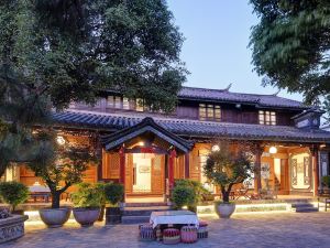 Heqing Chushan Xiaozhu B&B