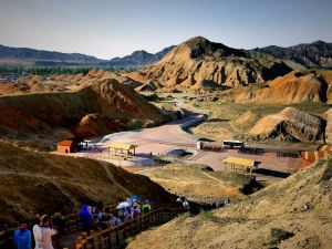 Yilu Harbor Hotel (Linze colorful Danxia store)