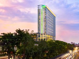 Holiday Inn & Suites Jakarta Gajah Mada, an IHG Hotel