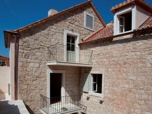 Villa Mama - Traditional Apartments in Omis, Free Parking