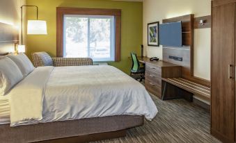 Holiday Inn Express & Suites Roseville - Galleria Area