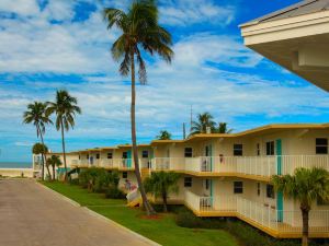 Carousel Beach Inn