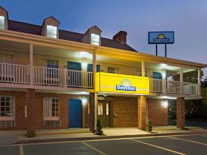 Days Inn by Wyndham Auburn