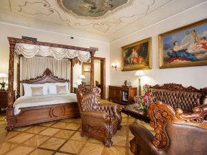 Iron Gate Hotel & Suites Prague by Bhg