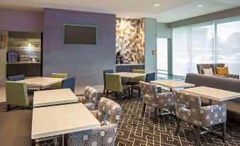 La Quinta Inn & Suites by Wyndham Atlanta South - McDonough