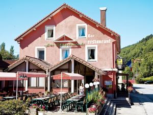 Logis HÔTEL, Chalets et Restaurant les CHATELMINÉS