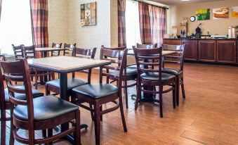 Quality Inn and Suites Middletown-Franklin