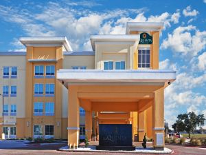 La Quinta Inn & Suites by Wyndham Dallas Love Field