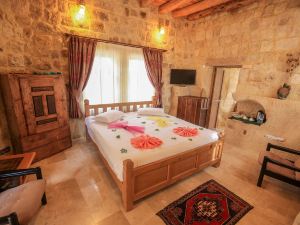 Abu Hayat Cave Suites