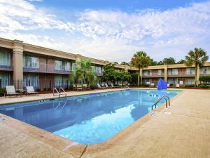 Clarion Inn & Suites Dothan South