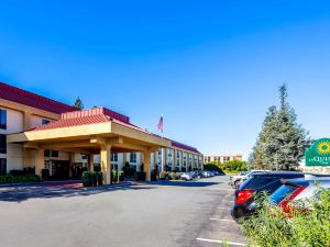 La Quinta Inn & Suites by Wyndham Oakland Airport Coliseum