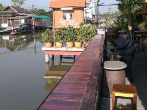 NR Homestay Amphawa