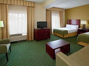 Holiday Inn Express & Suites Indianapolis - East