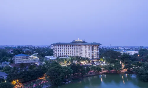 Chatrium Hotel Royal Lake Yangon