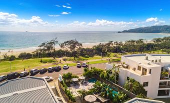 Bayview Beachfront Apartments, in Town Right on the Beach