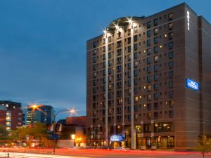 Travelodge by Wyndham Montreal Centre