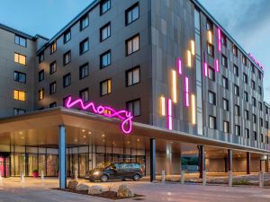 Moxy London Heathrow Airport