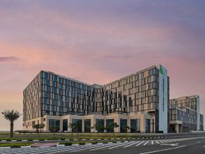 Holiday Inn Dubai Al-Maktoum Airport