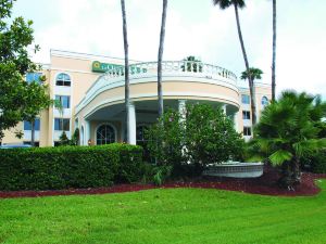 La Quinta Inn & Suites by Wyndham Sarasota Downtown