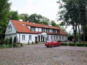 Dedek Park - Historyczny Dworek w pięknym Parku Skaryszewskim Obok Stadionu Narodowego