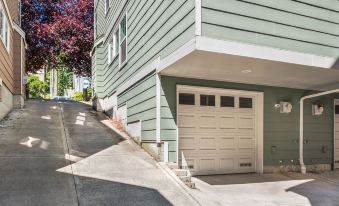 Seattle Vacation Home: Berlin Wall