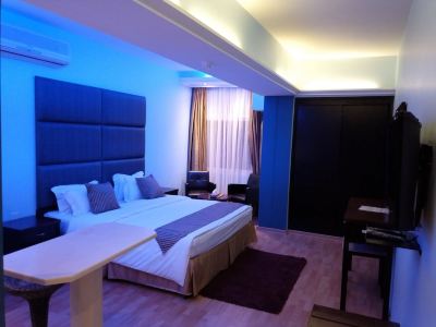 Studio Shayah Suites Photo