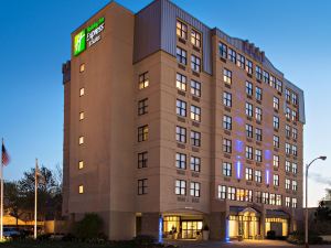 Holiday Inn Express & Suites Boston - Cambridge, an IHG Hotel