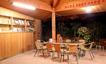 Alishan Amphitheon B & B