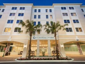 Wyndham Grand Jupiter at Harbourside Place