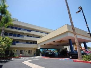 Quality Inn & Suites Los Angeles Airport - LAX