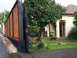 Villa Kebun Akung