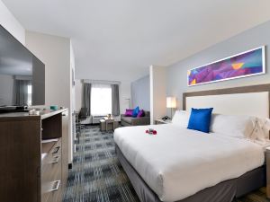 Holiday Inn Express & Suites San Diego - Mission Valley