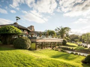 Portal del Lago Hotel