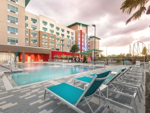 Holiday Inn Express & Suites Orlando at Seaworld