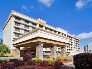 Holiday Inn Niagara Falls State Park Entry